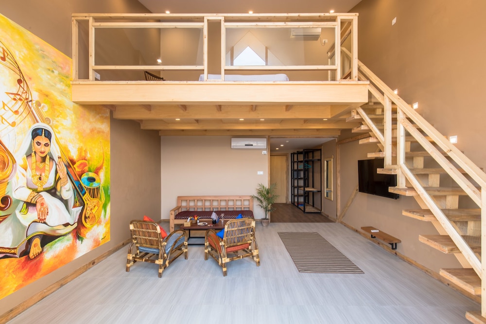 Signature Loft, 1 Queen Bed, Mountain View