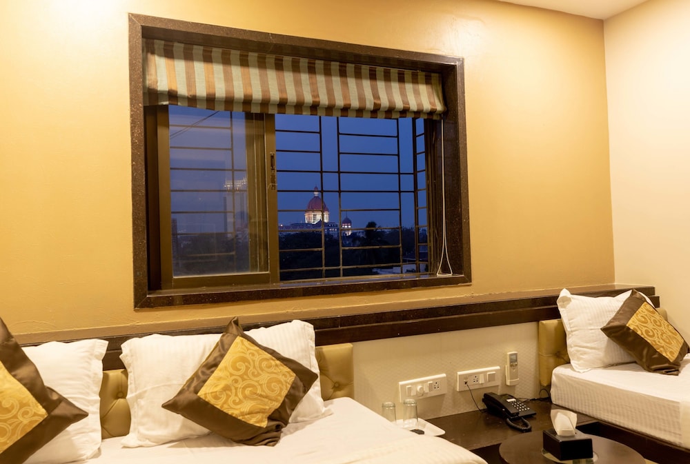 Deluxe Double Taj View