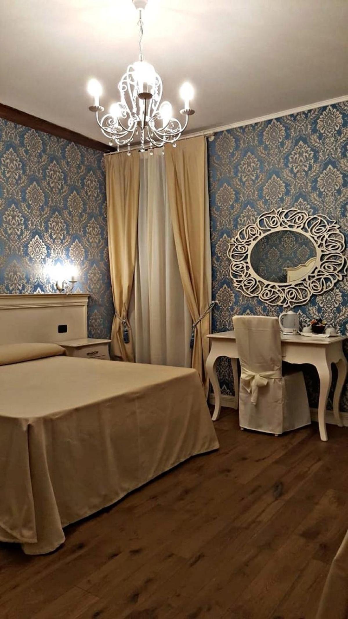 Deluxe Junior Suite with Canal View