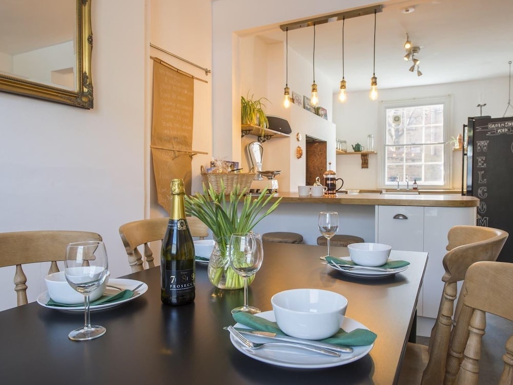 City House, Shared Bathroom, City View (Queen Street)