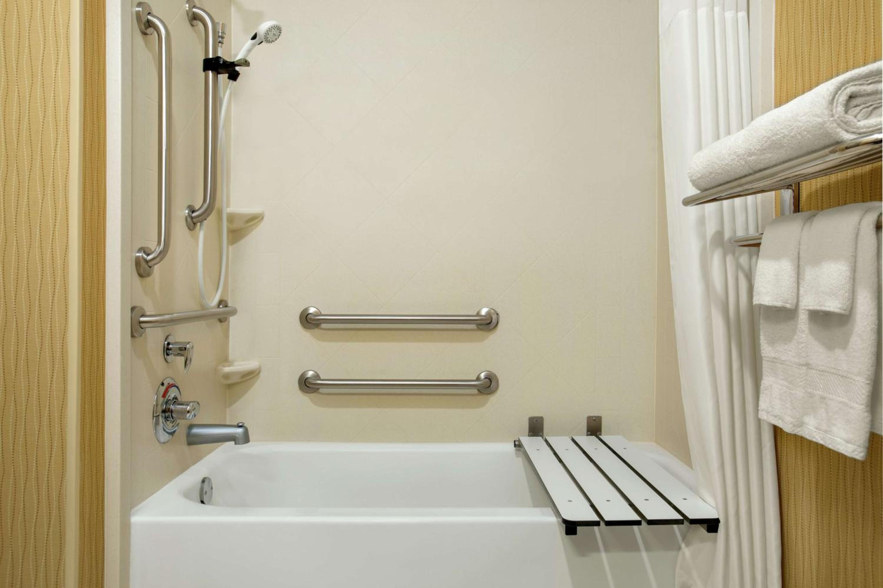 Queen Room with Two Queen Beds - Mobility Access/Non-Smoking