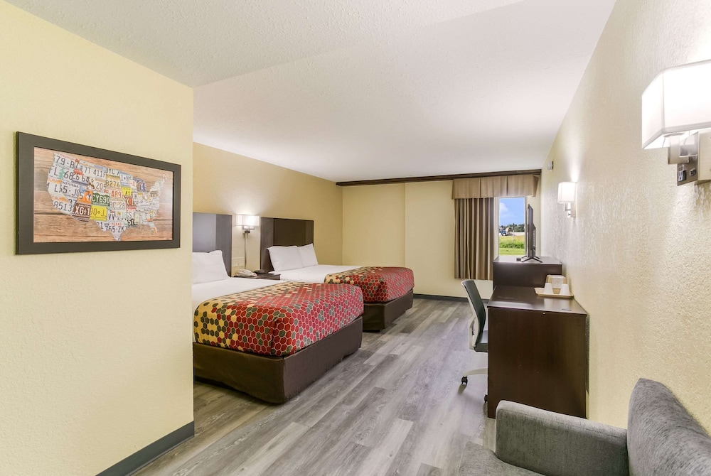 Standard Room, 2 Queen Beds, Smoking (2nd Floor)