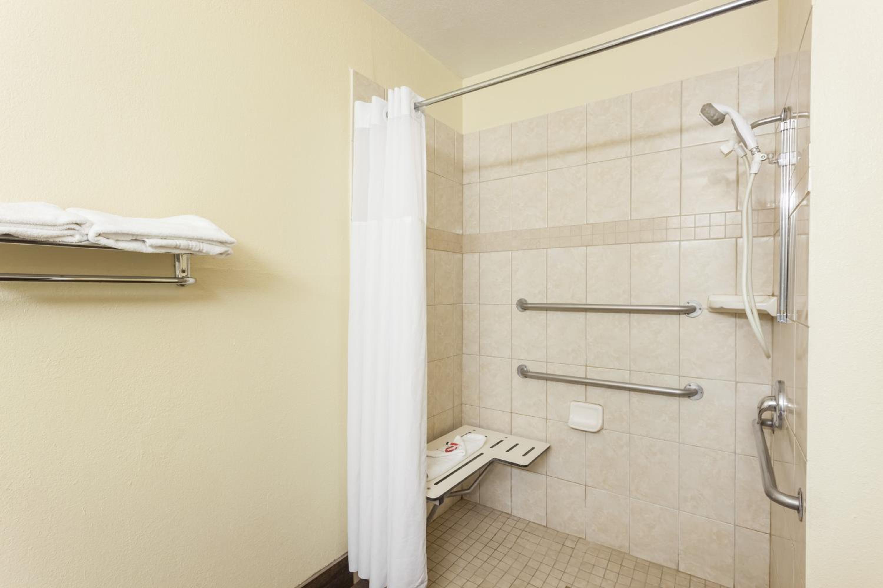 King Room - Mobility/Hearing Accessible - Smoking