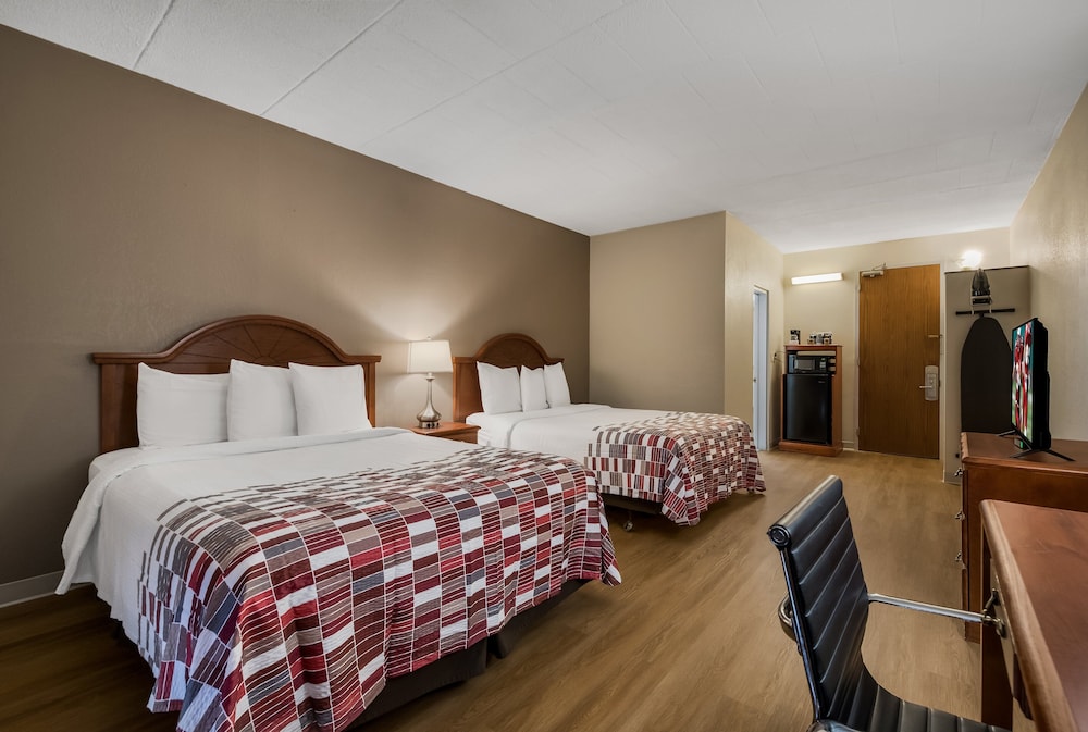 Deluxe Room, 2 Queen Beds, Smoking