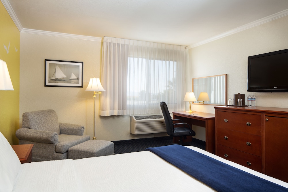 Standard Room, 1 Queen Bed