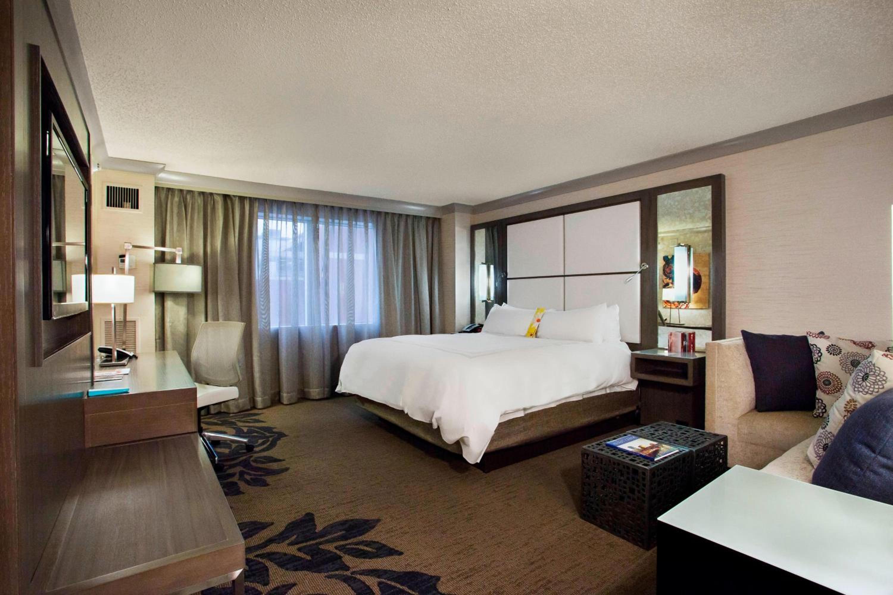 King Room with Roll-in Shower - Mobility and Hearing Accessible