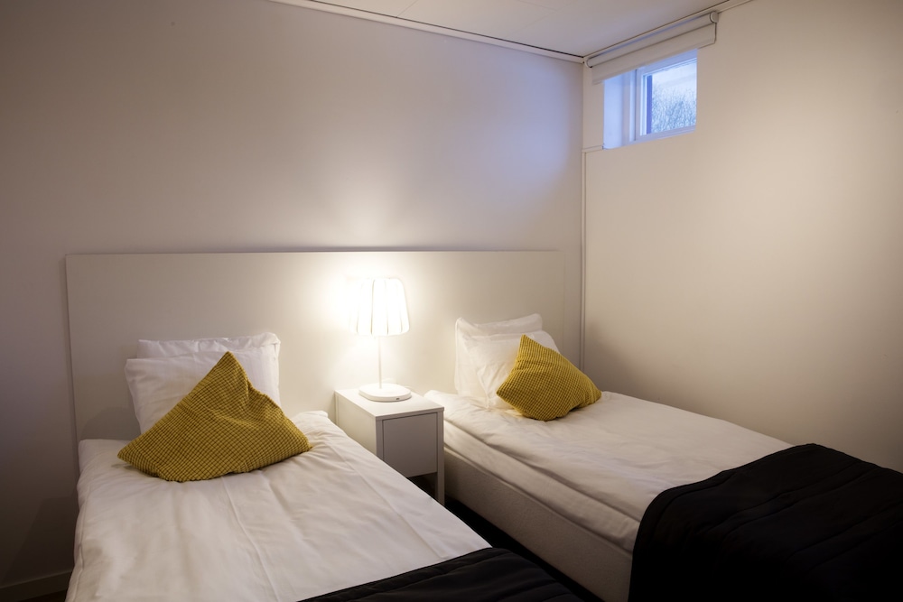 Apartment (703)