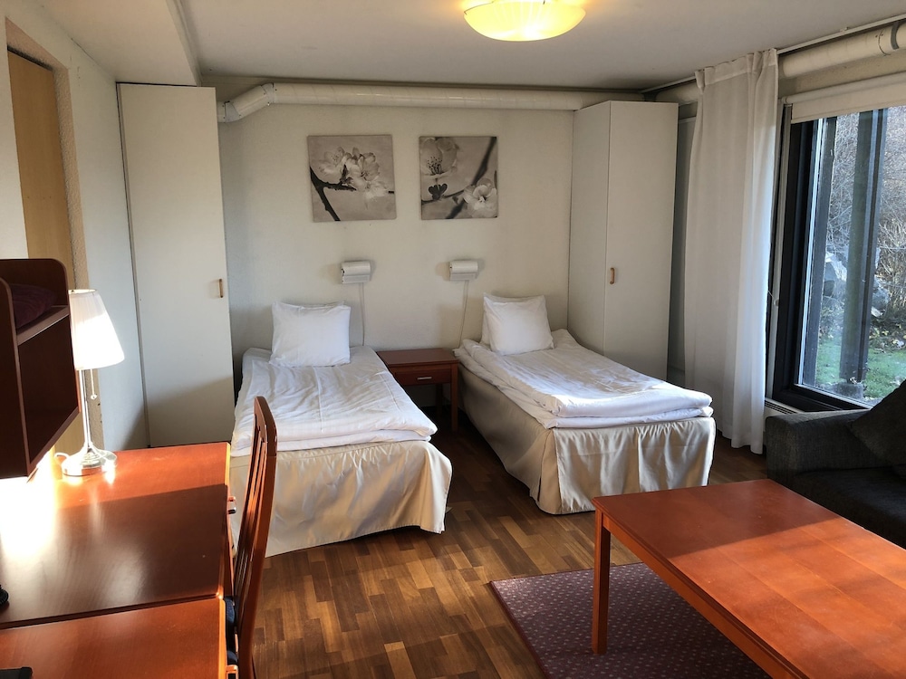 Apartment (502)