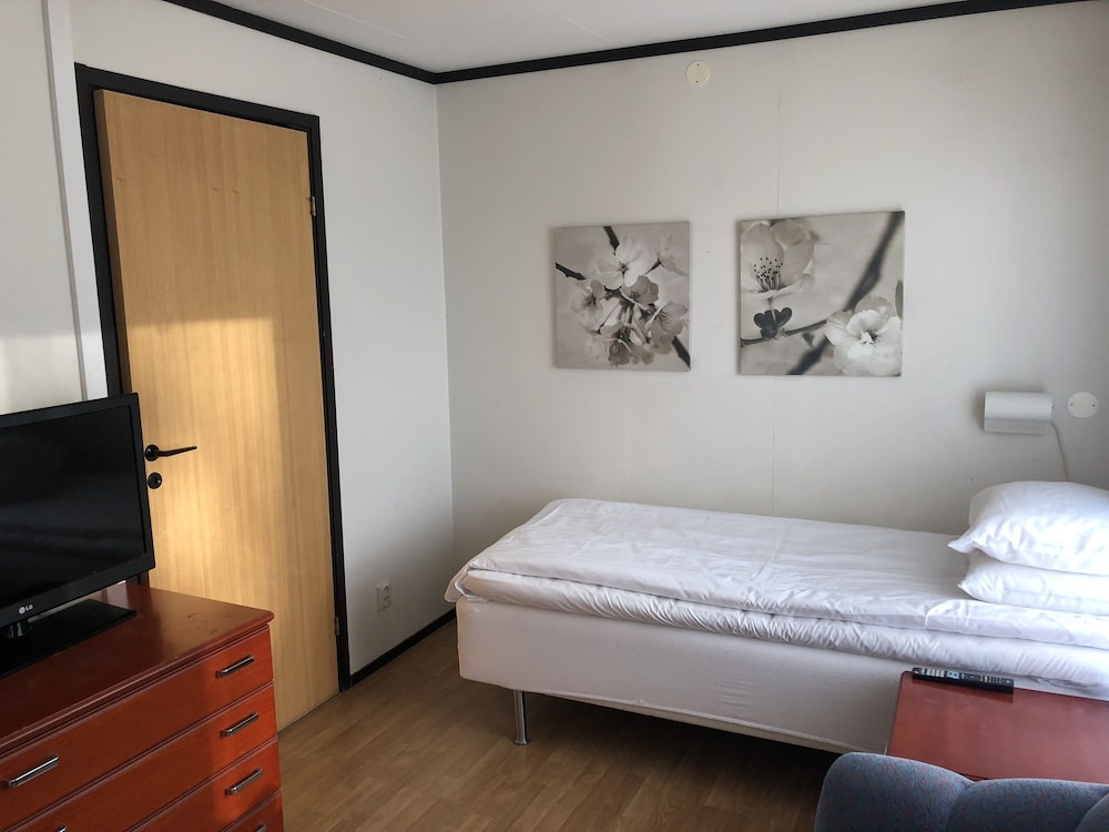 Apartment (505)