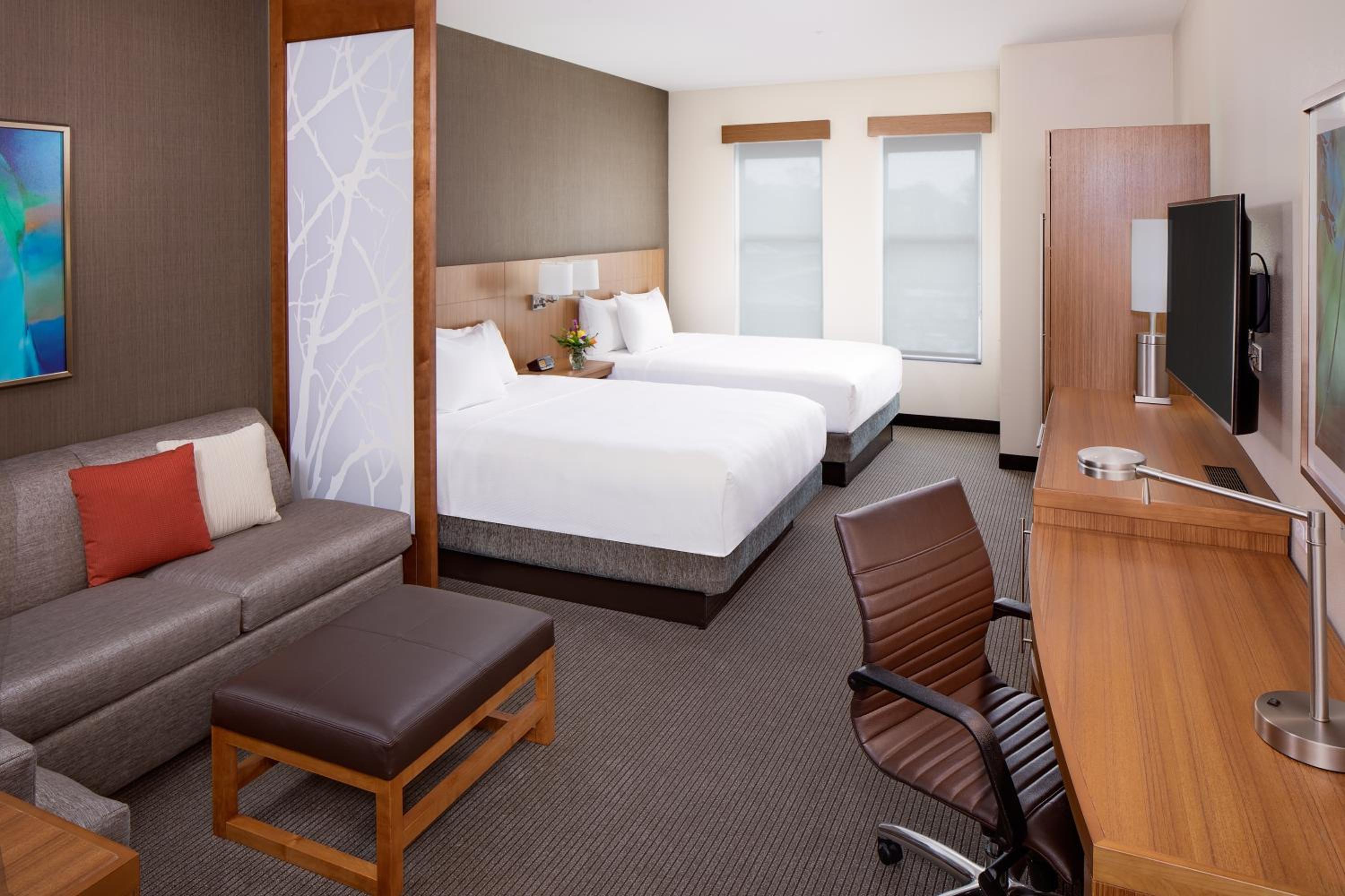 Queen Room with Two Queen Beds and Sofa Bed - High Floor