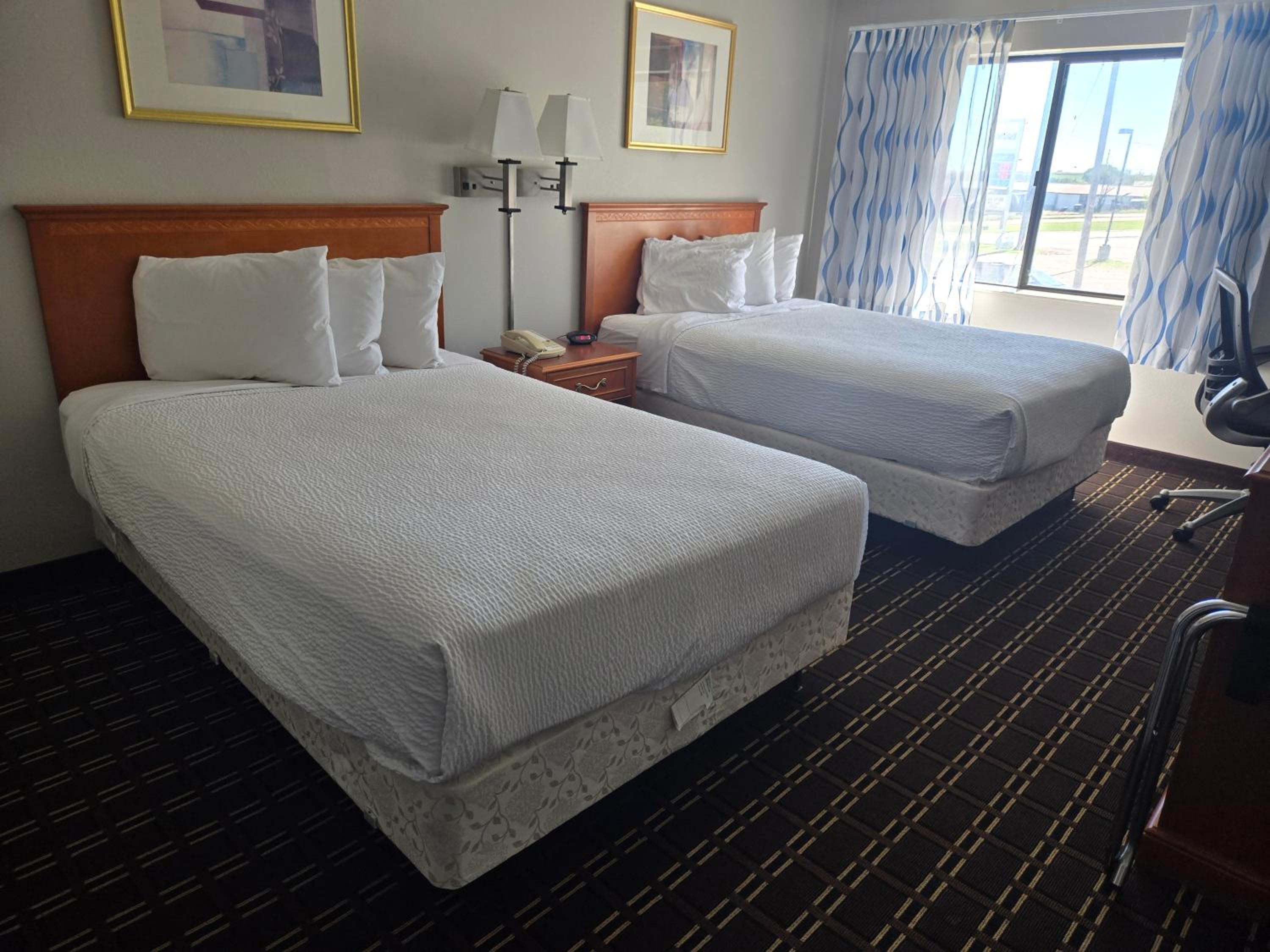 Double Room with Two Double Beds - No Elevator/Non-Smoking
