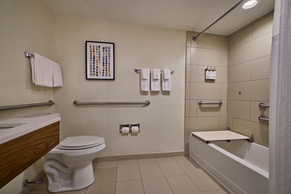 Suite, 2 Queen Beds, Accessible (Communications, Access Tub, Top Floor)