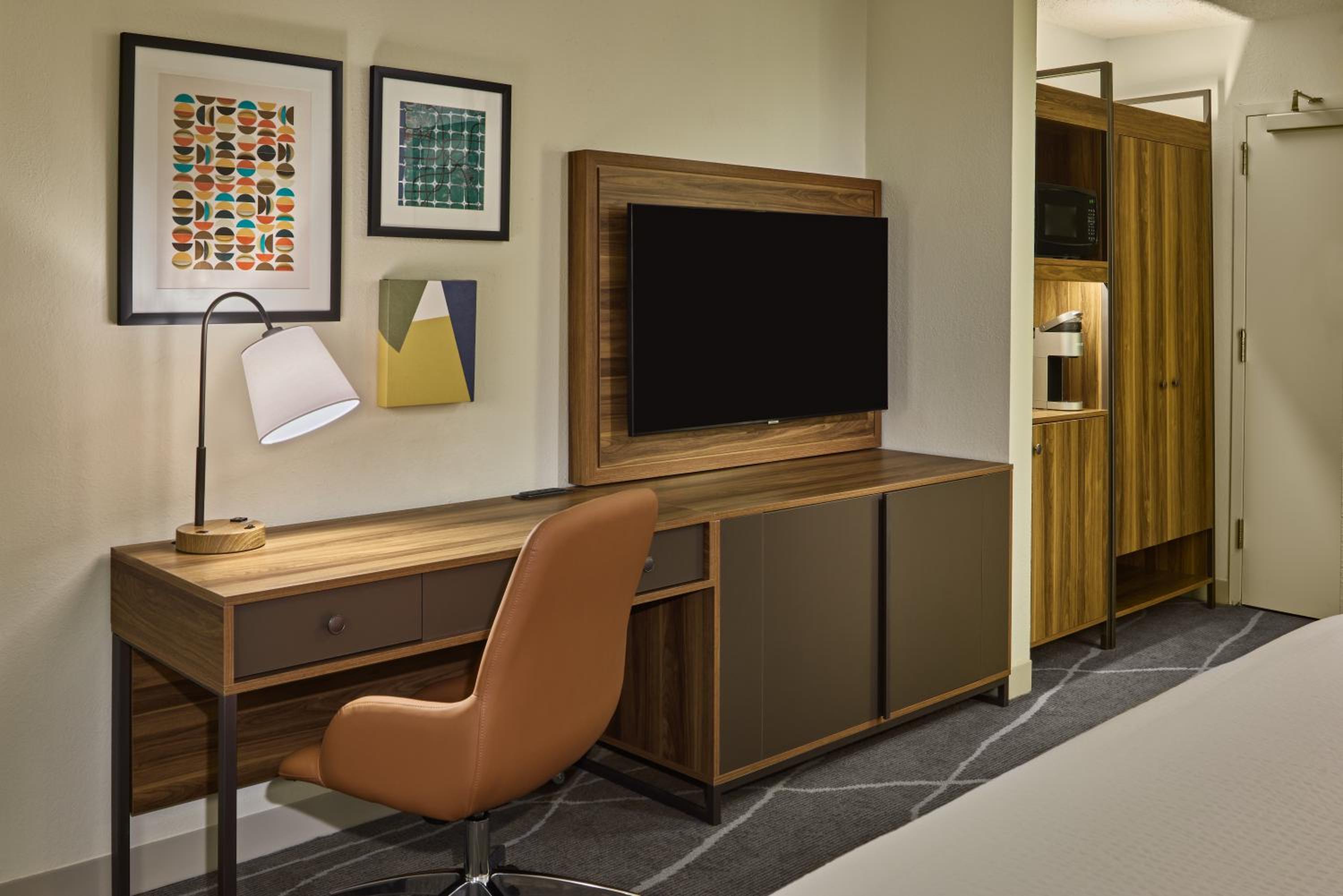 Standard King Room - Communications Accessible