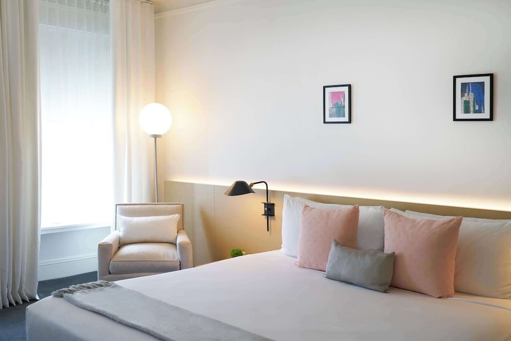 Standard Room, 1 Queen Bed, Accessible Bathtub