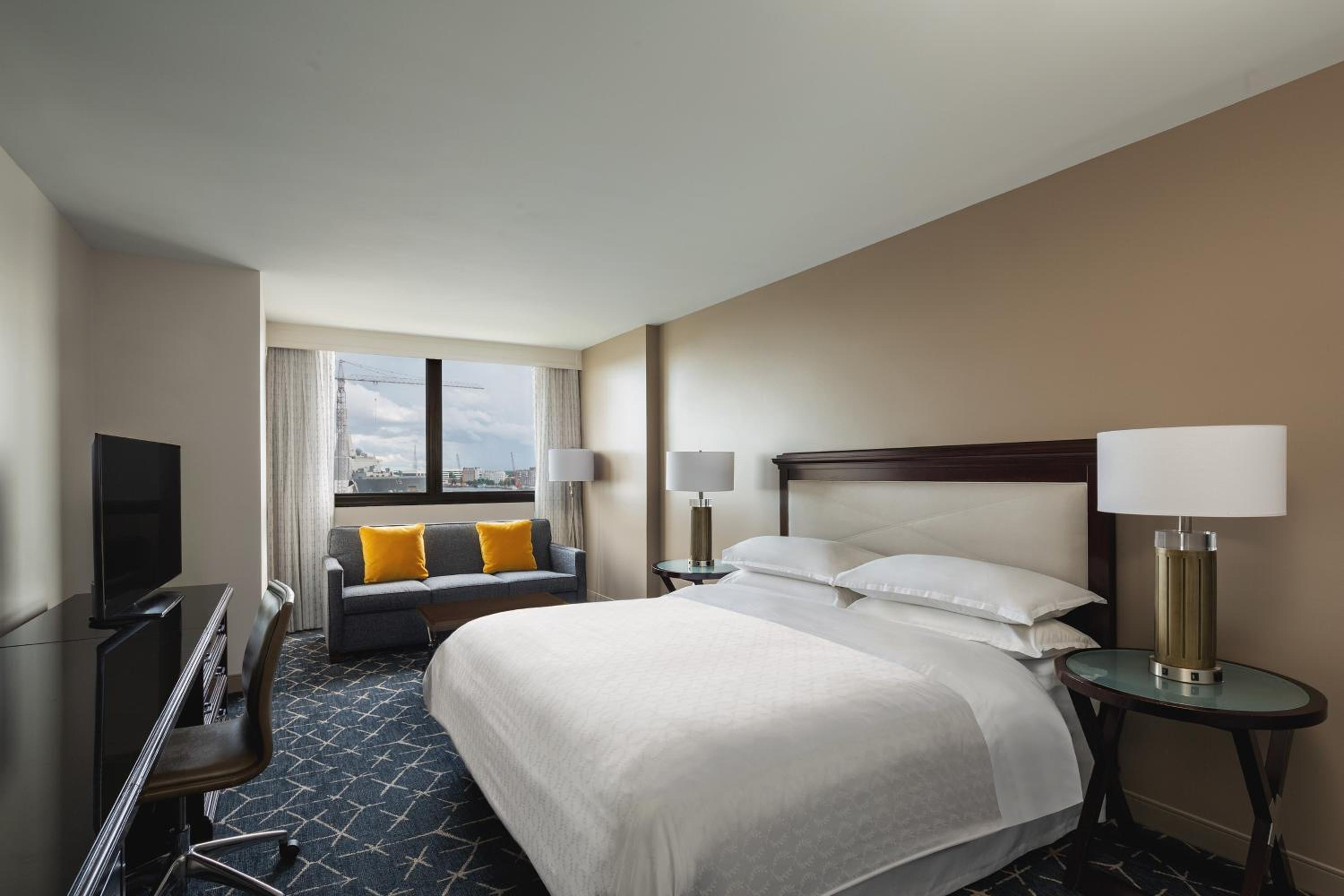 Guest room, 1 King, Harbor view