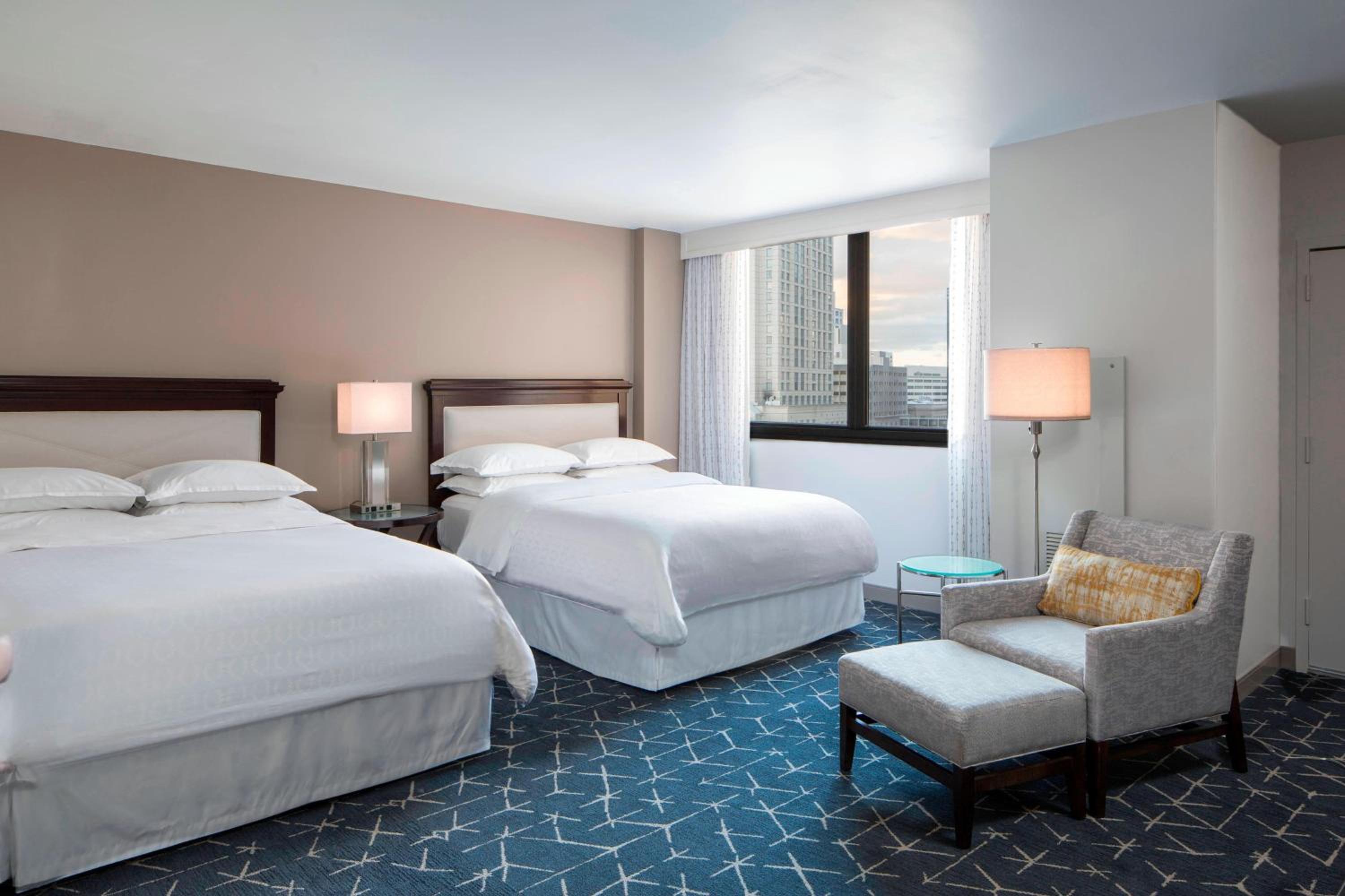 Deluxe Queen Room with Harbor View - Hearing Accessible