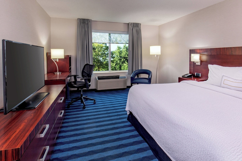 Room, 1 King Bed (Mobility Accessible, Tub)