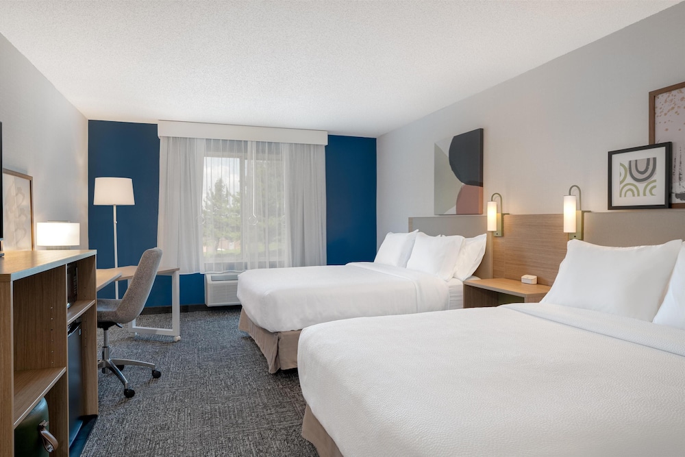 Room, 2 Queen Beds, Accessible (Mobility, Roll-In Shower)