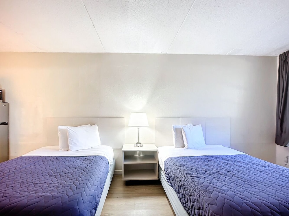 Room, 2 Queen Beds, Non Smoking