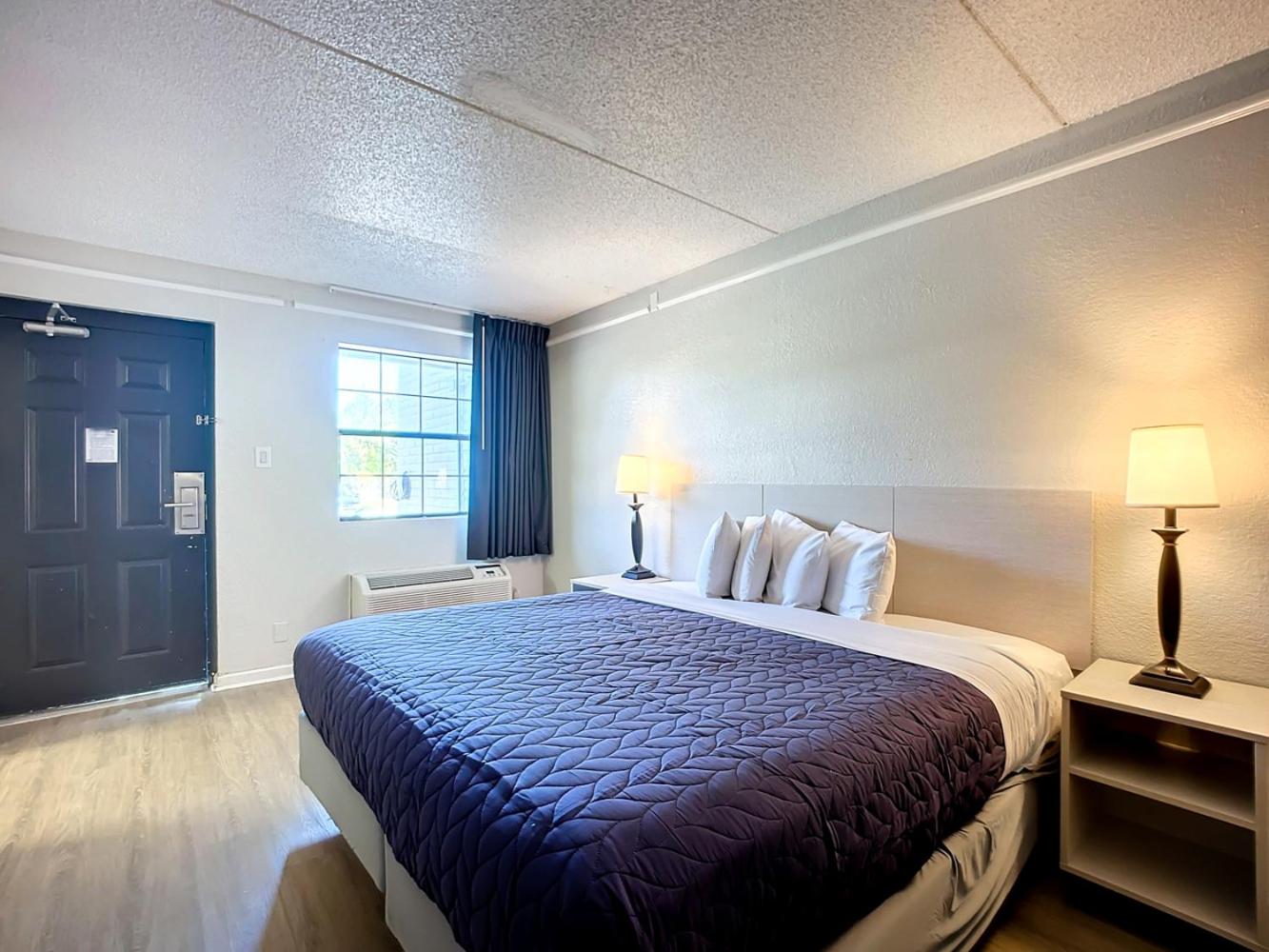 King Room - Non-Smoking