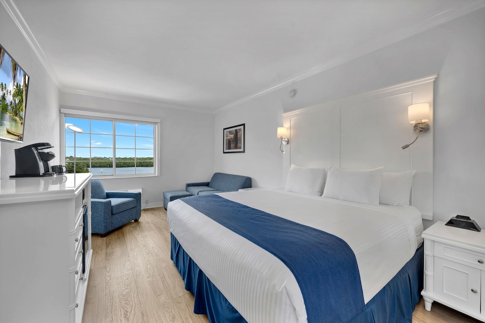 Standard Room, 1 King Bed with Sofa bed, Bay View