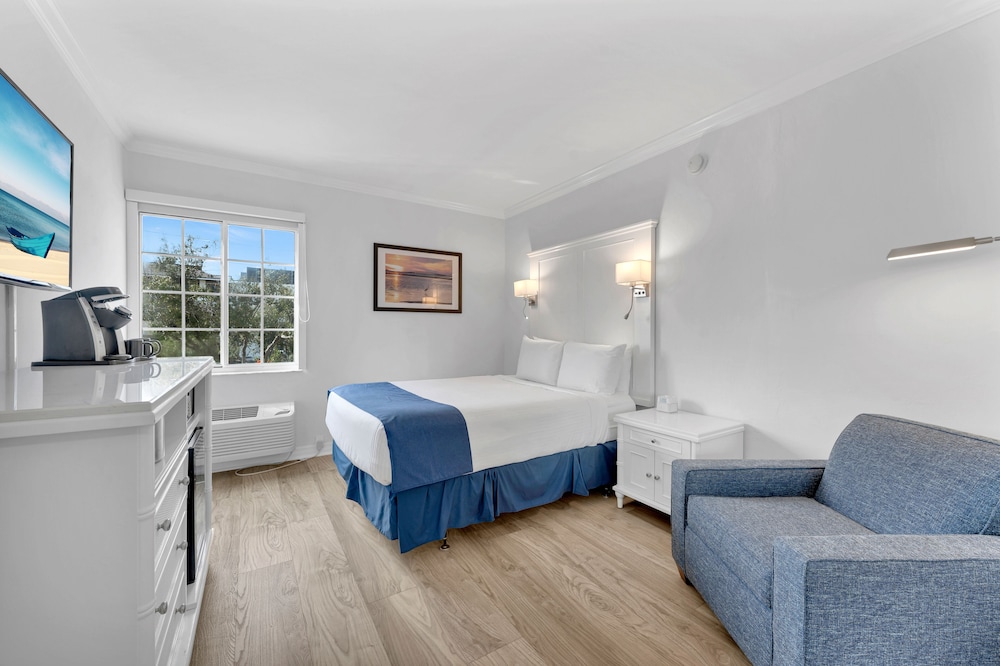Standard Room, 1 Queen Bed, Accessible, City View