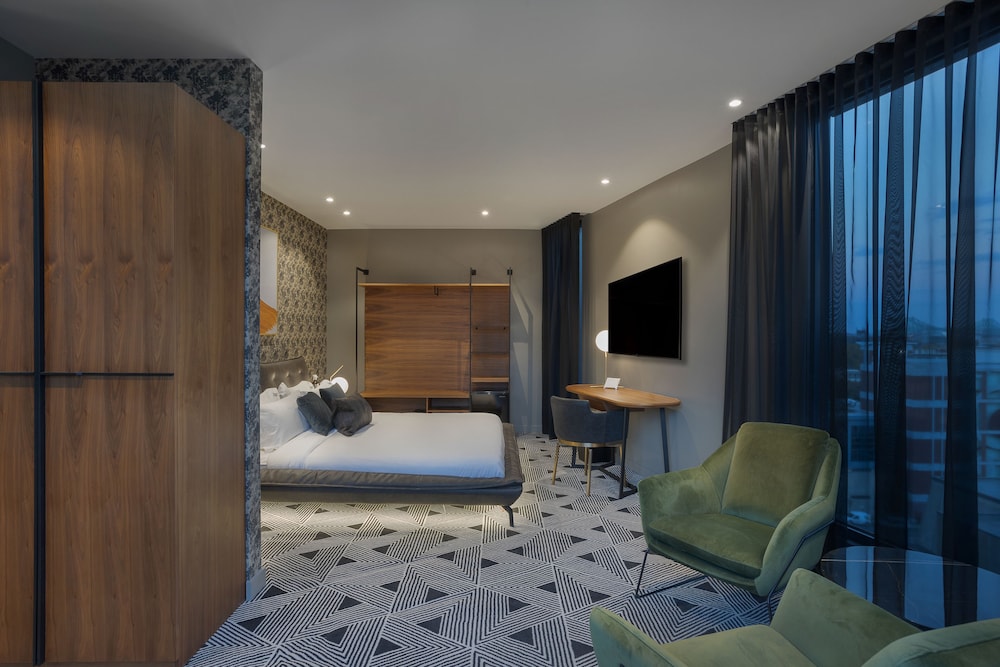 Deluxe Suite, 1 King Bed with Sofa bed, Non Smoking