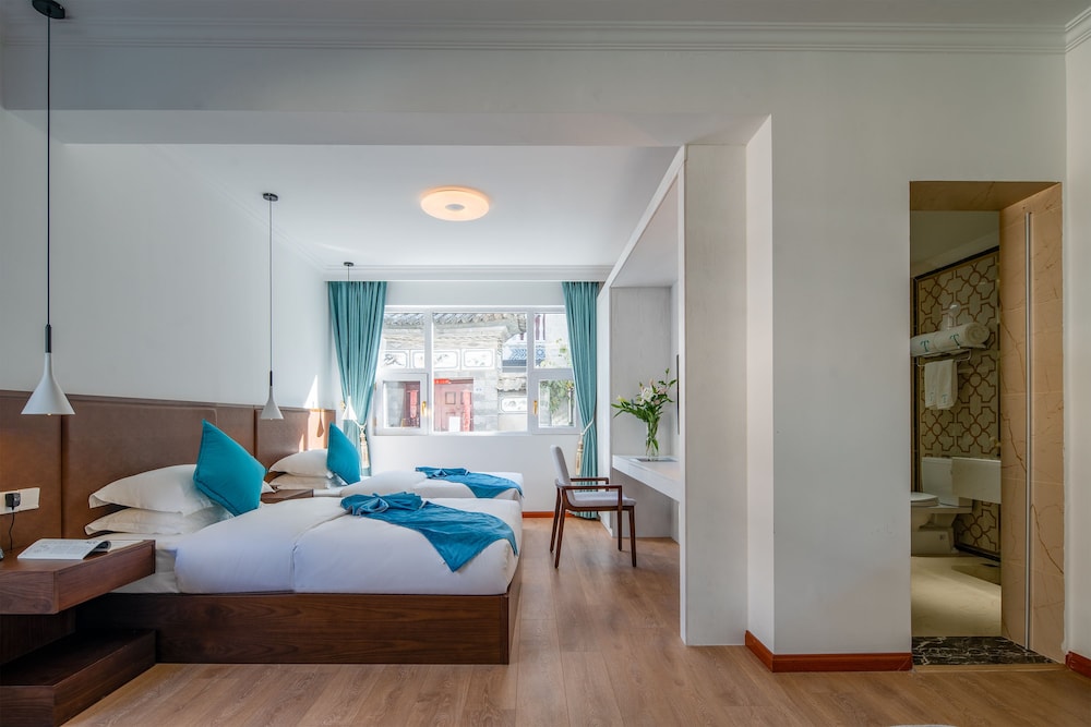 Luxury Suite, Garden View