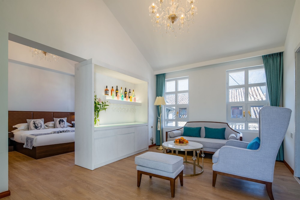 Honeymoon Suite, Garden View