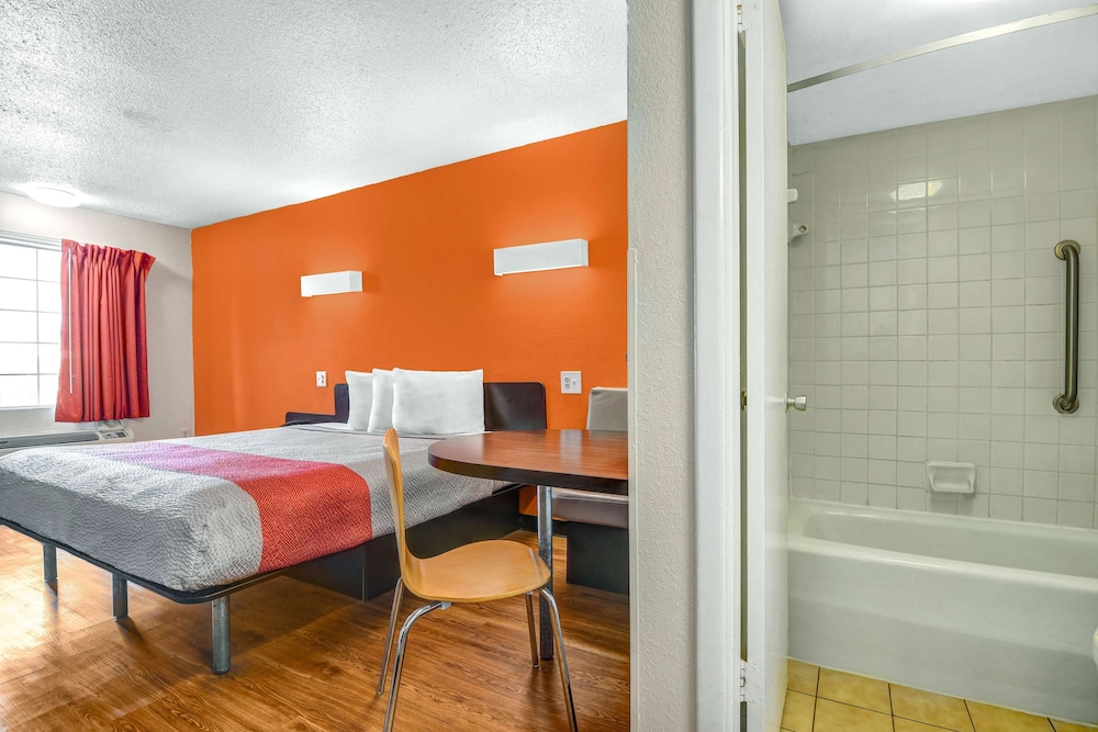 Standard Suite, 1 King Bed, Non Smoking