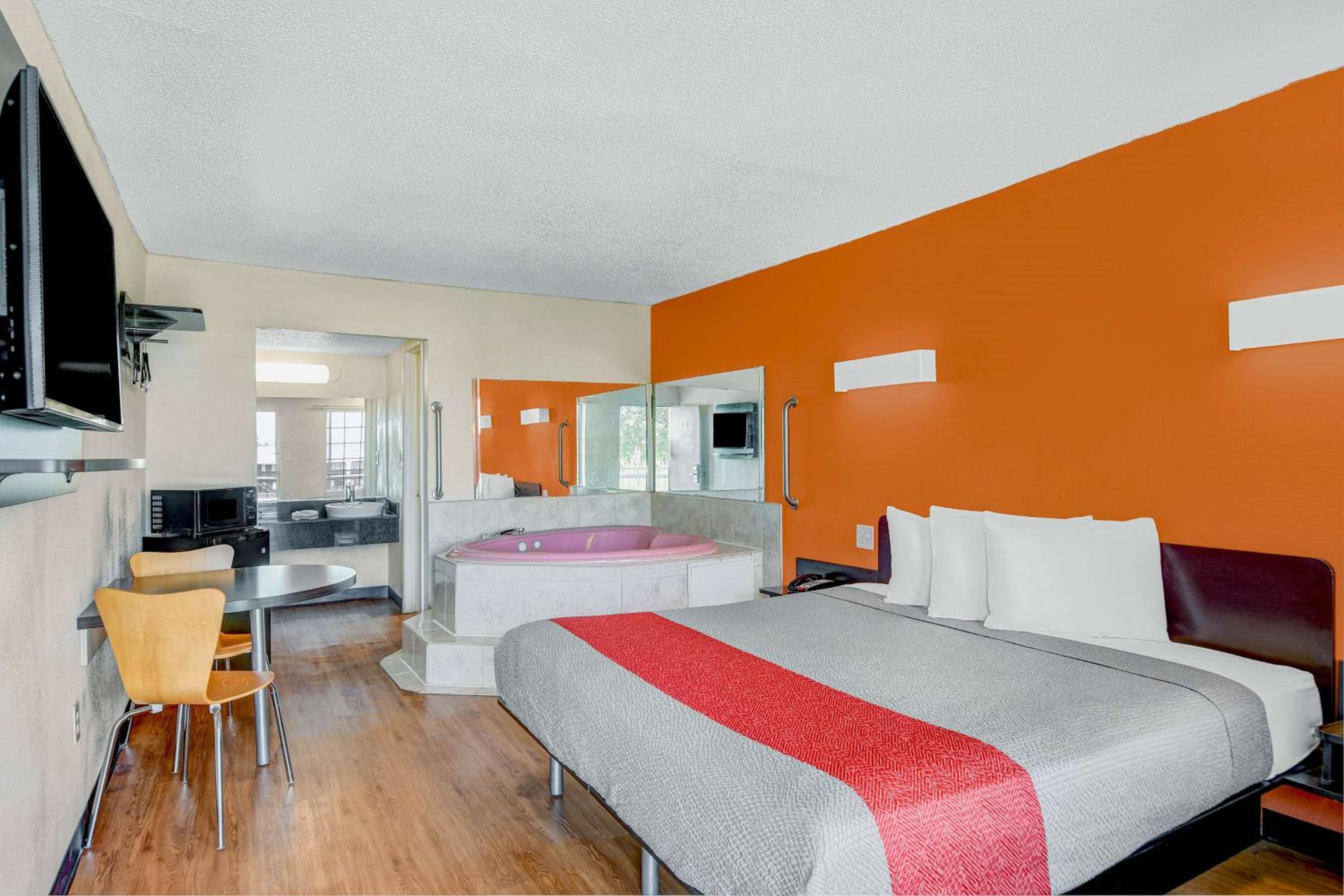 One-Bedroom Suite - Smoking