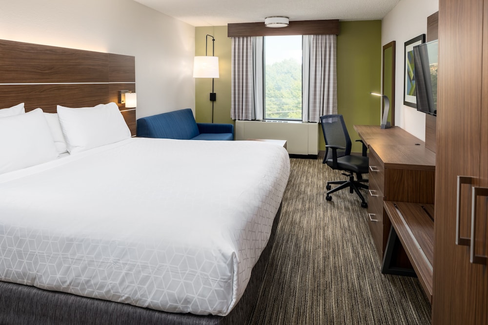 Suite, 2 Queen Beds, Accessible, Non Smoking (Communications/Mobility Accessible)