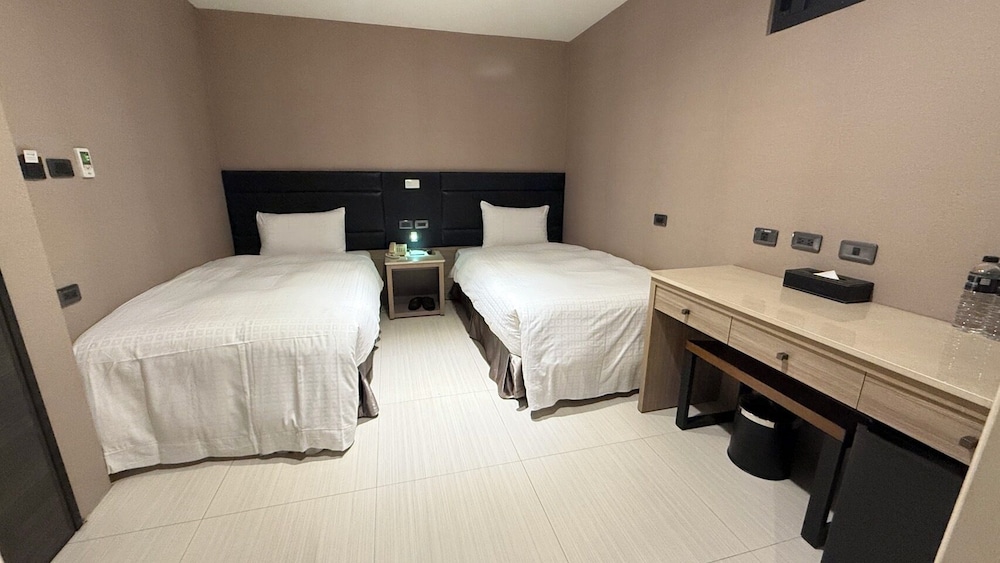Basic Double Room, Non Smoking (Small Twin Room)