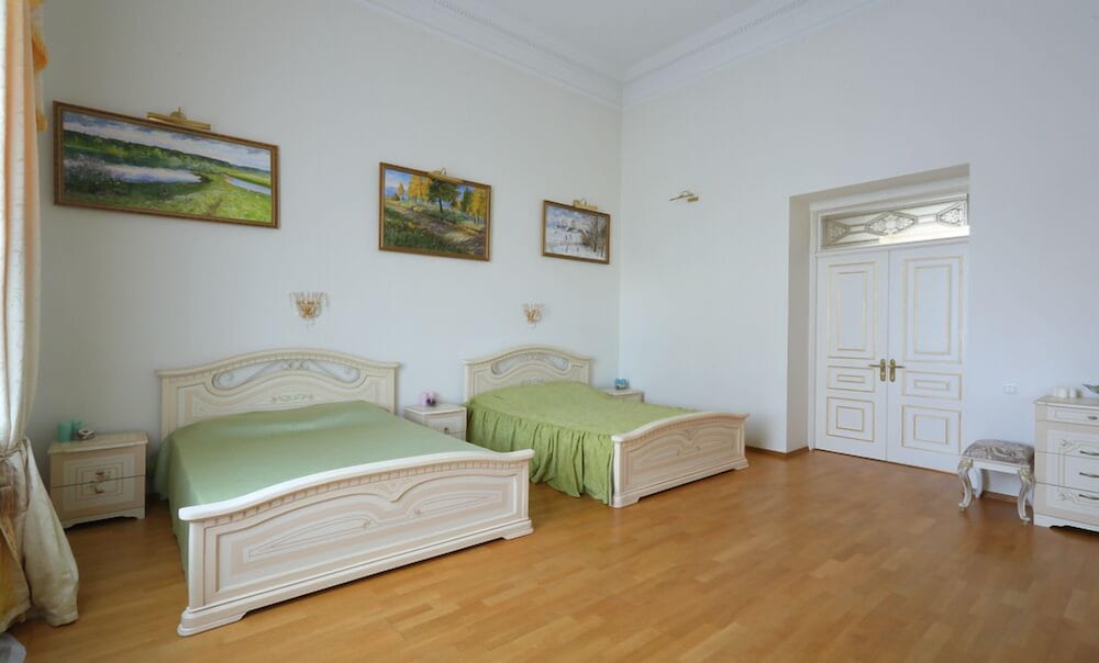 Basic Quadruple Room, 2 Queen Beds, Shared Bathroom (№5)