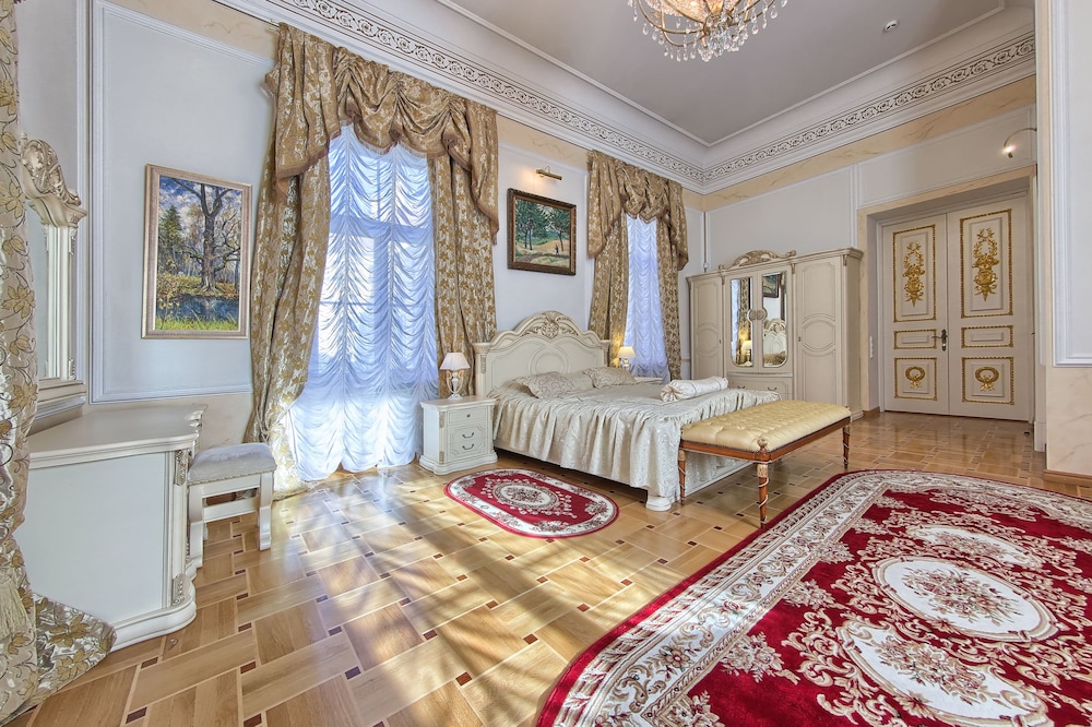 Grand Suite, 1 King Bed, Garden View (Golden)