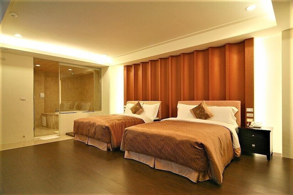 Gallery Quadruple Room