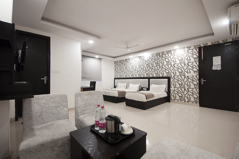 Family Room, 2 Bedrooms