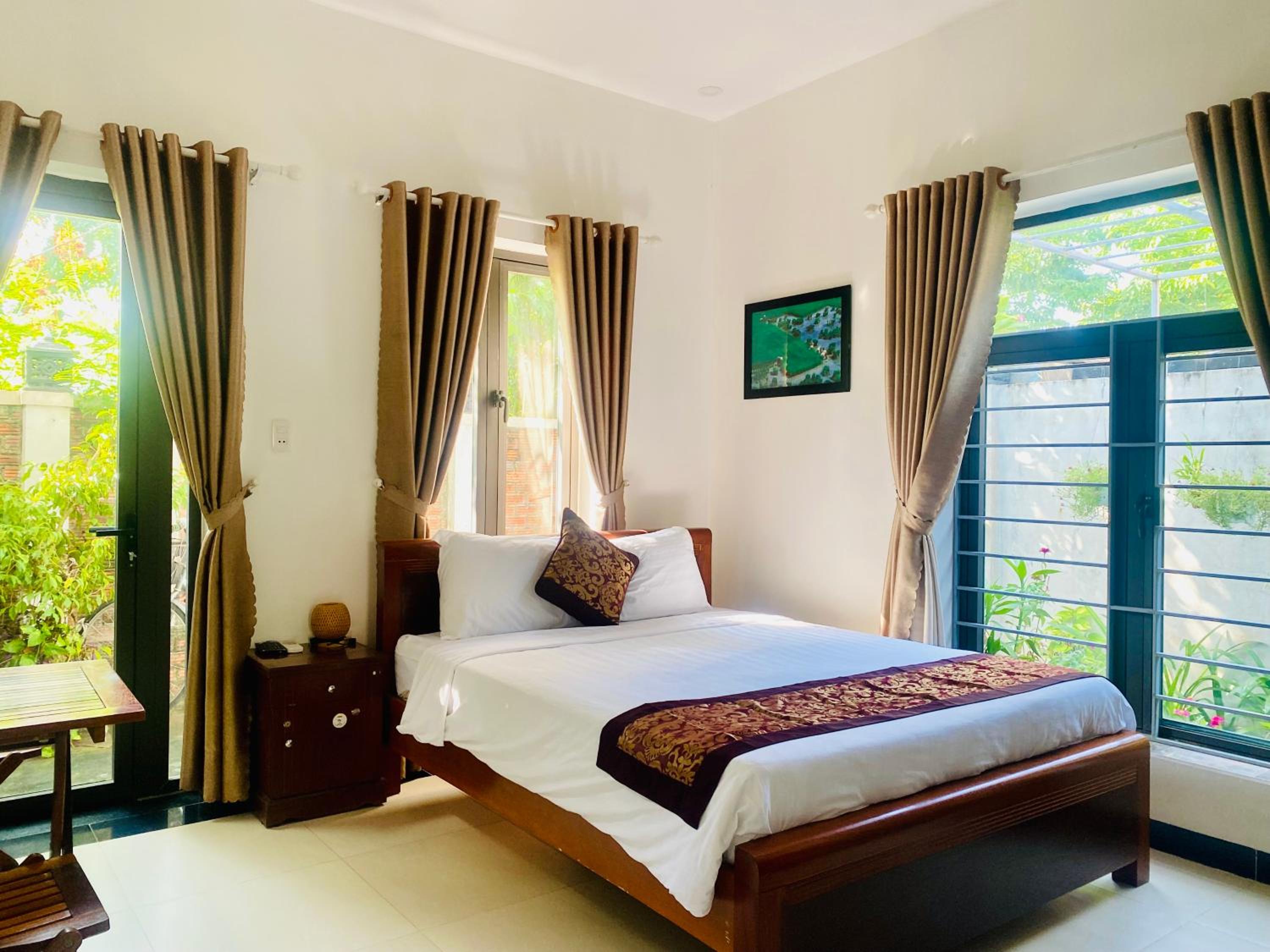 Deluxe Queen Room
