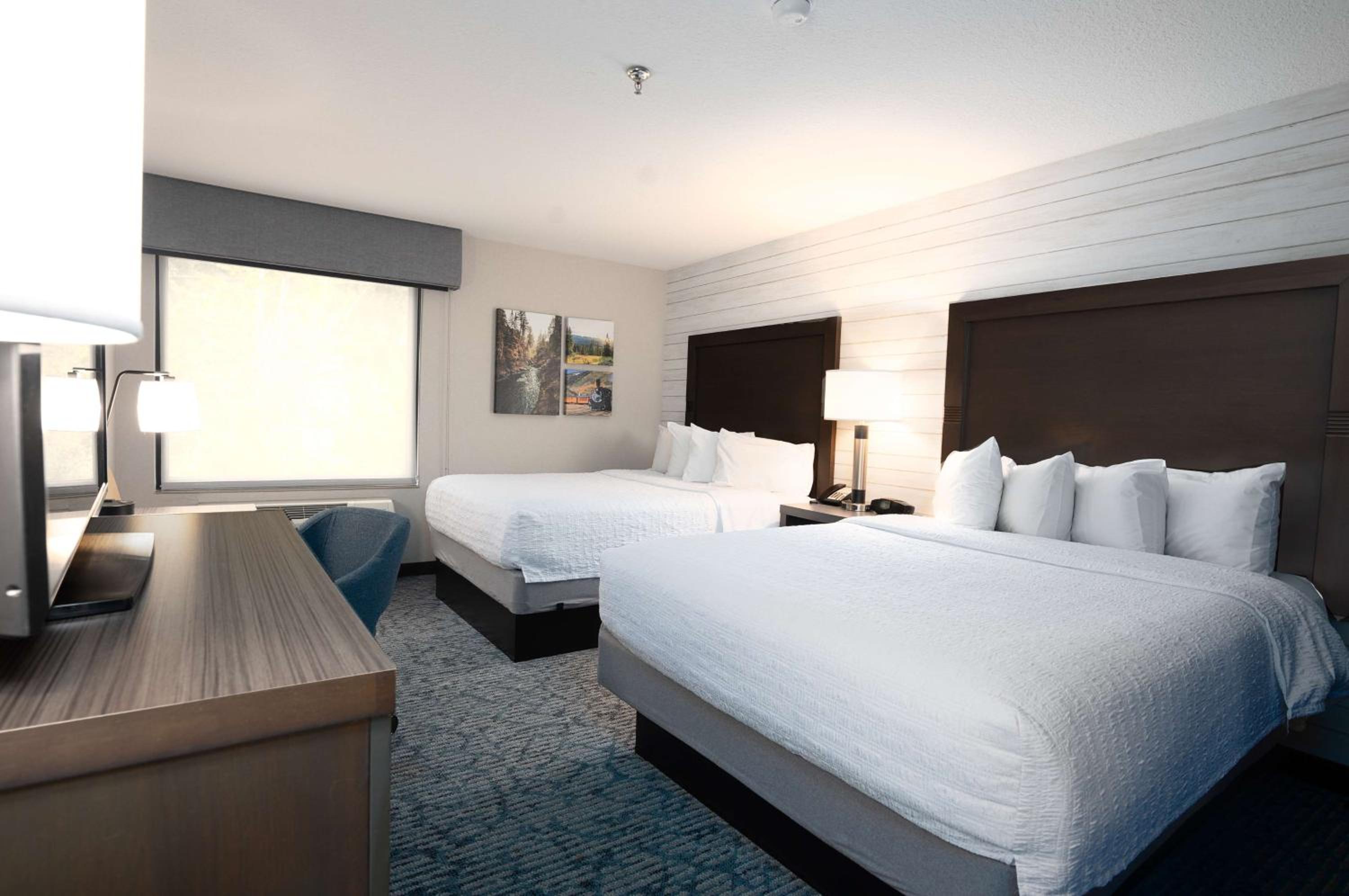 Room with Two Queen Beds - Non-Smoking