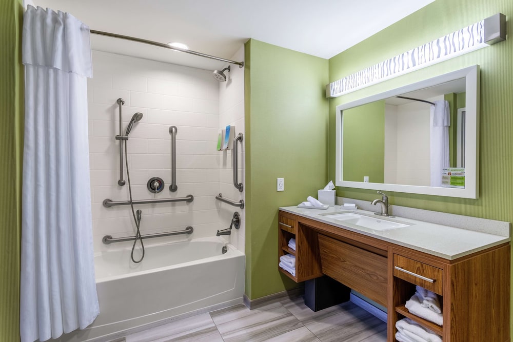 Suite, 1 King Bed, Accessible, Bathtub (Mobility & Hearing)