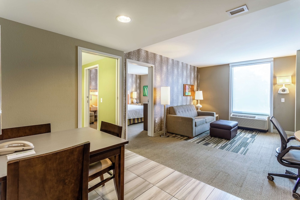 Suite, 1 King Bed, Non Smoking