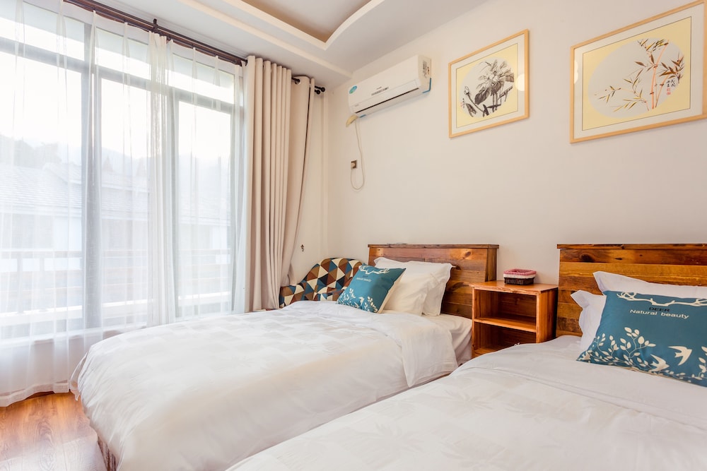 Da Ming Zhu Family Room