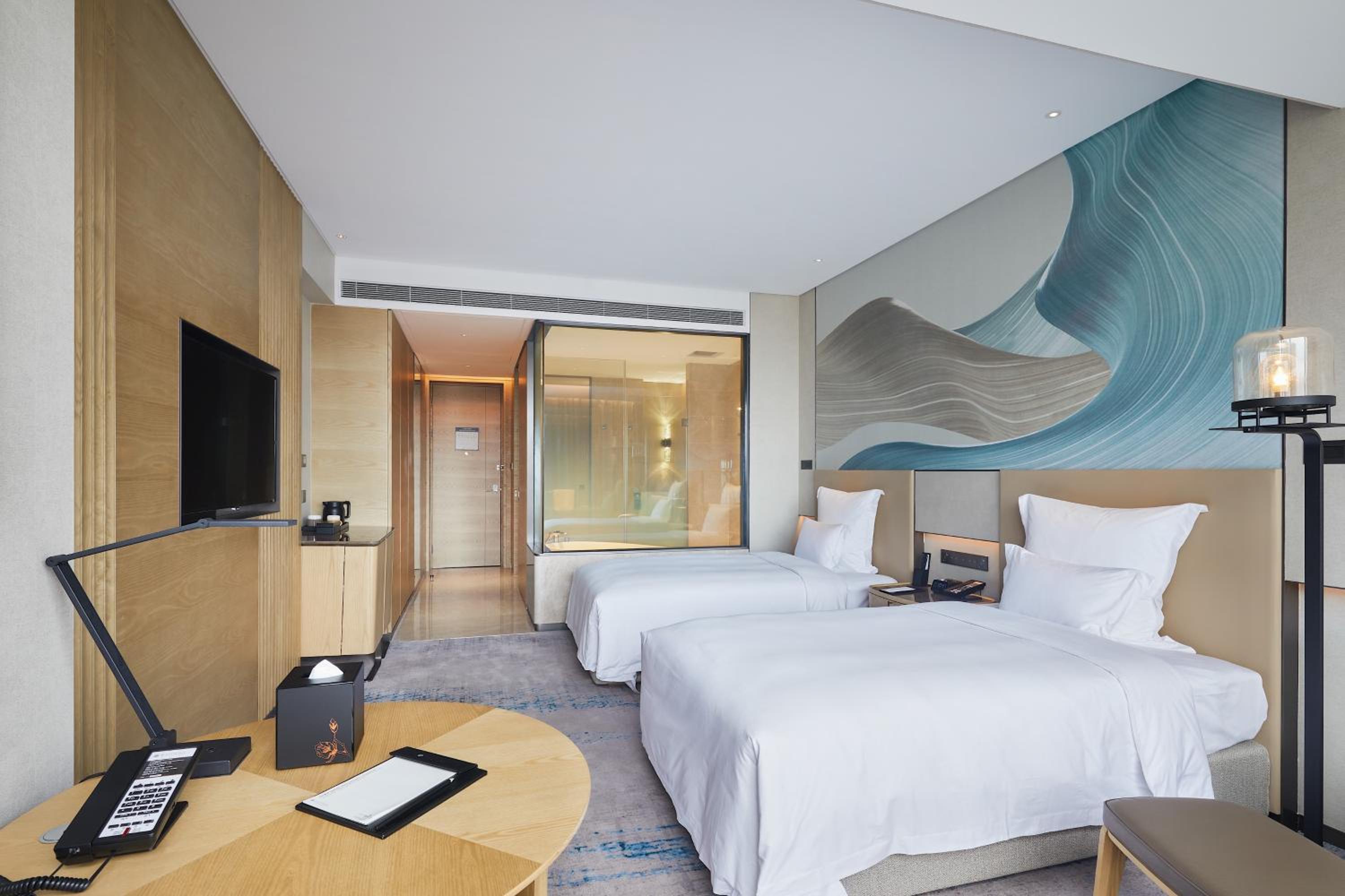 Deluxe Executive King Room with City View - Lounge Access