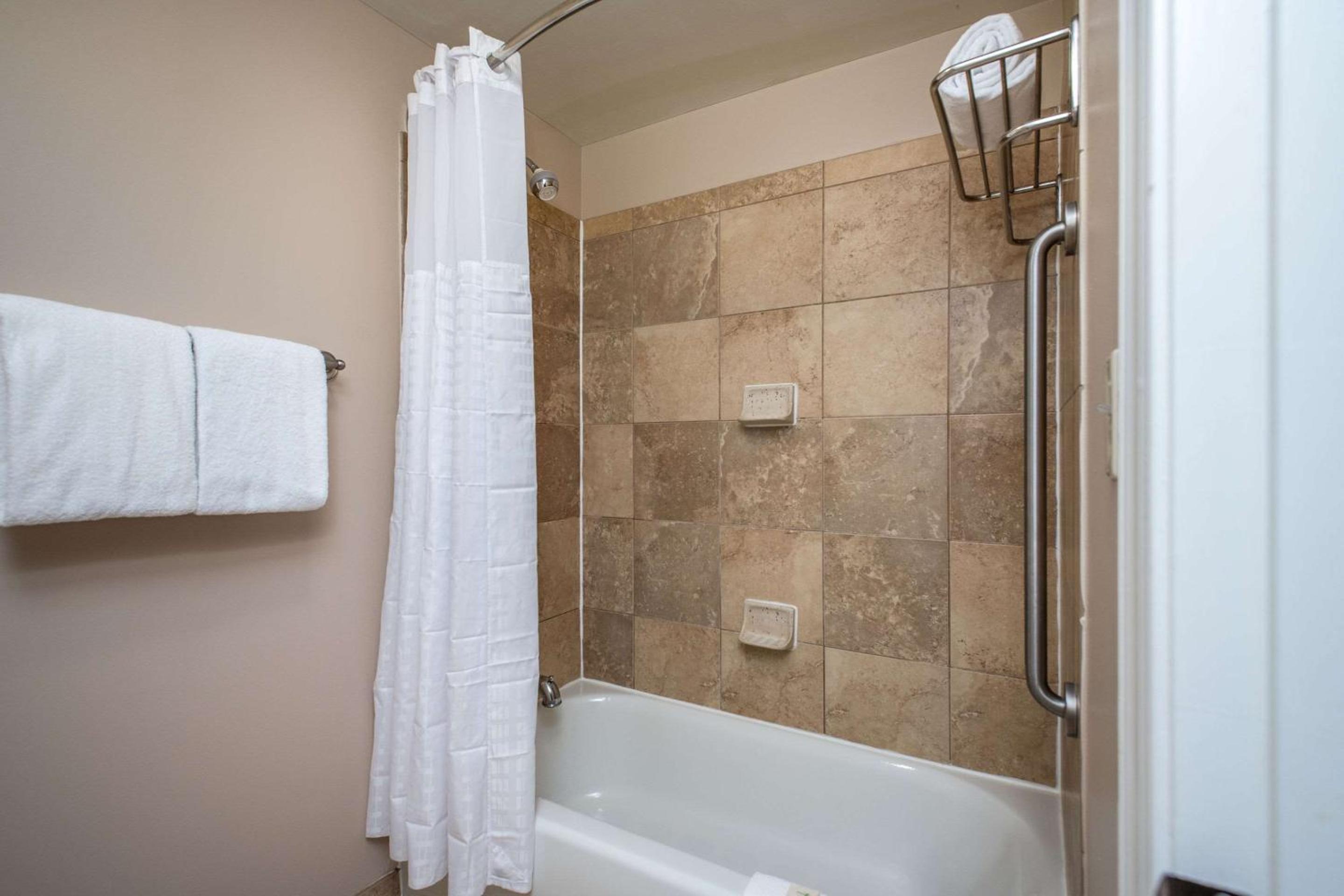 Efficiency Queen Suite with Two Queen Beds - Accessible/Non-Smoking