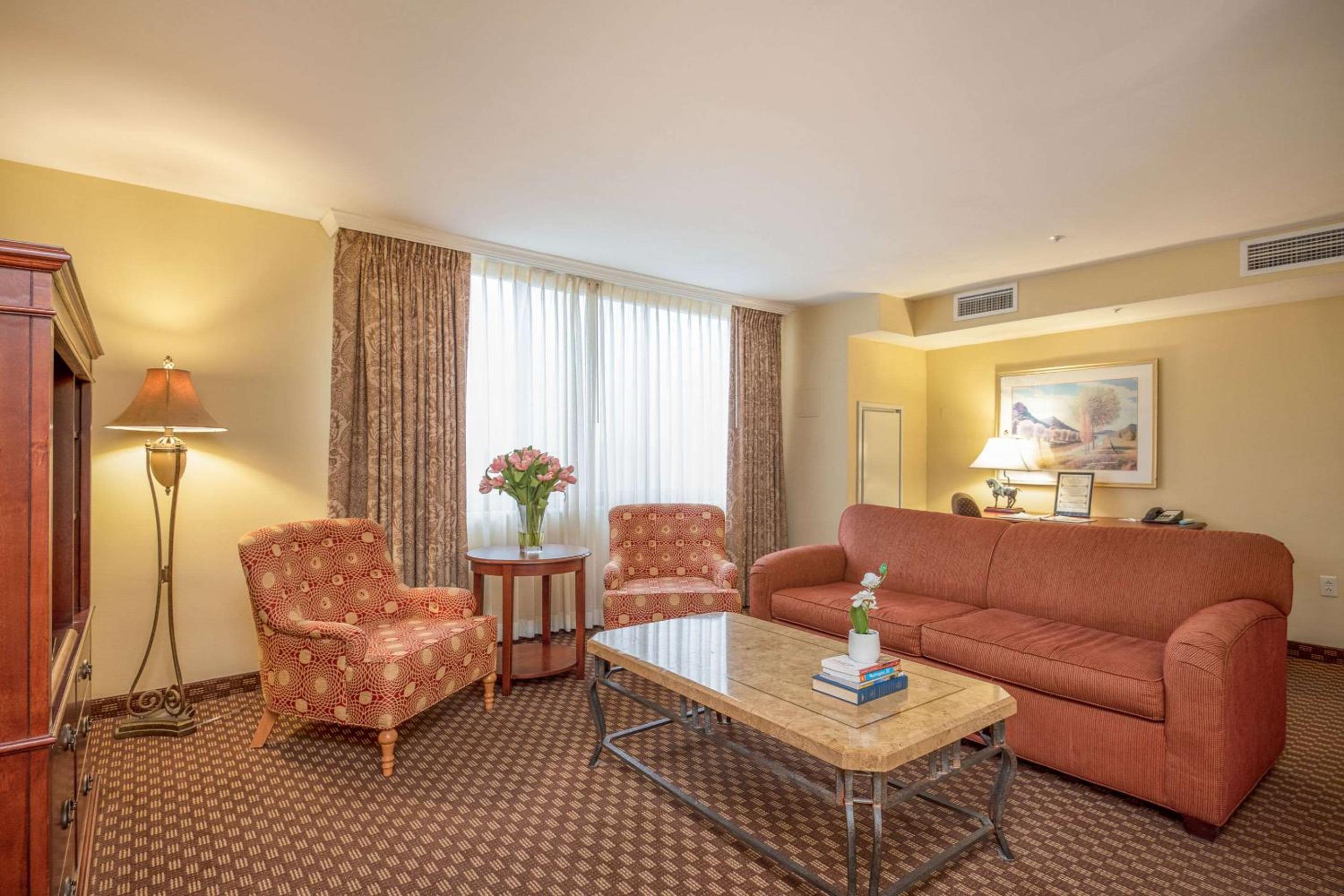 Suite with Two Queen and One King Bed - Non-Smoking