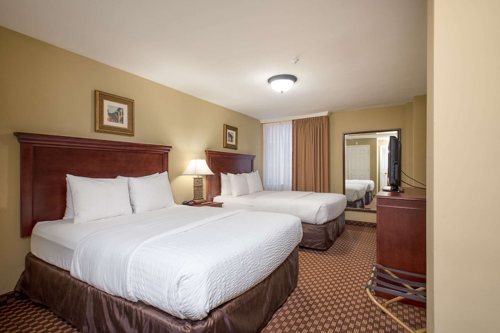 Efficiency, Room, 2 Queen Beds, Non Smoking