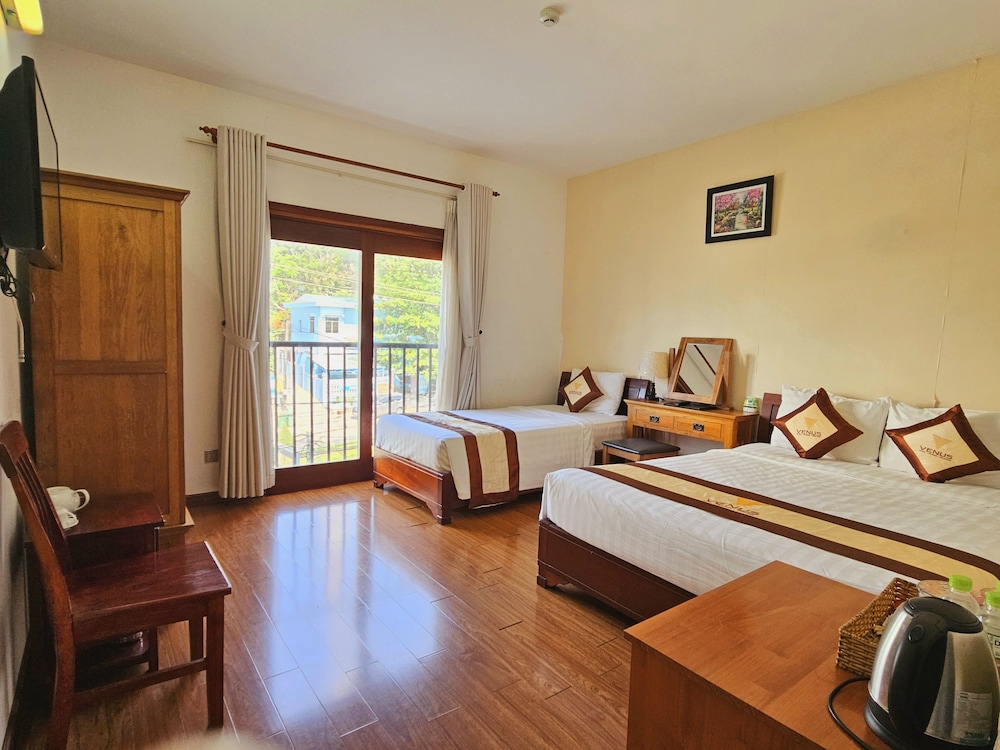 Superior Double Room, City View