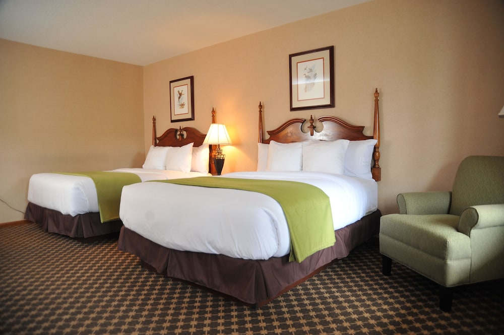 Executive Suite, 2 Queen Beds, Multiple View