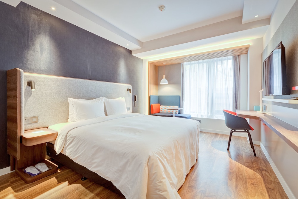 Suite, 1 Queen Bed (Dining Area)