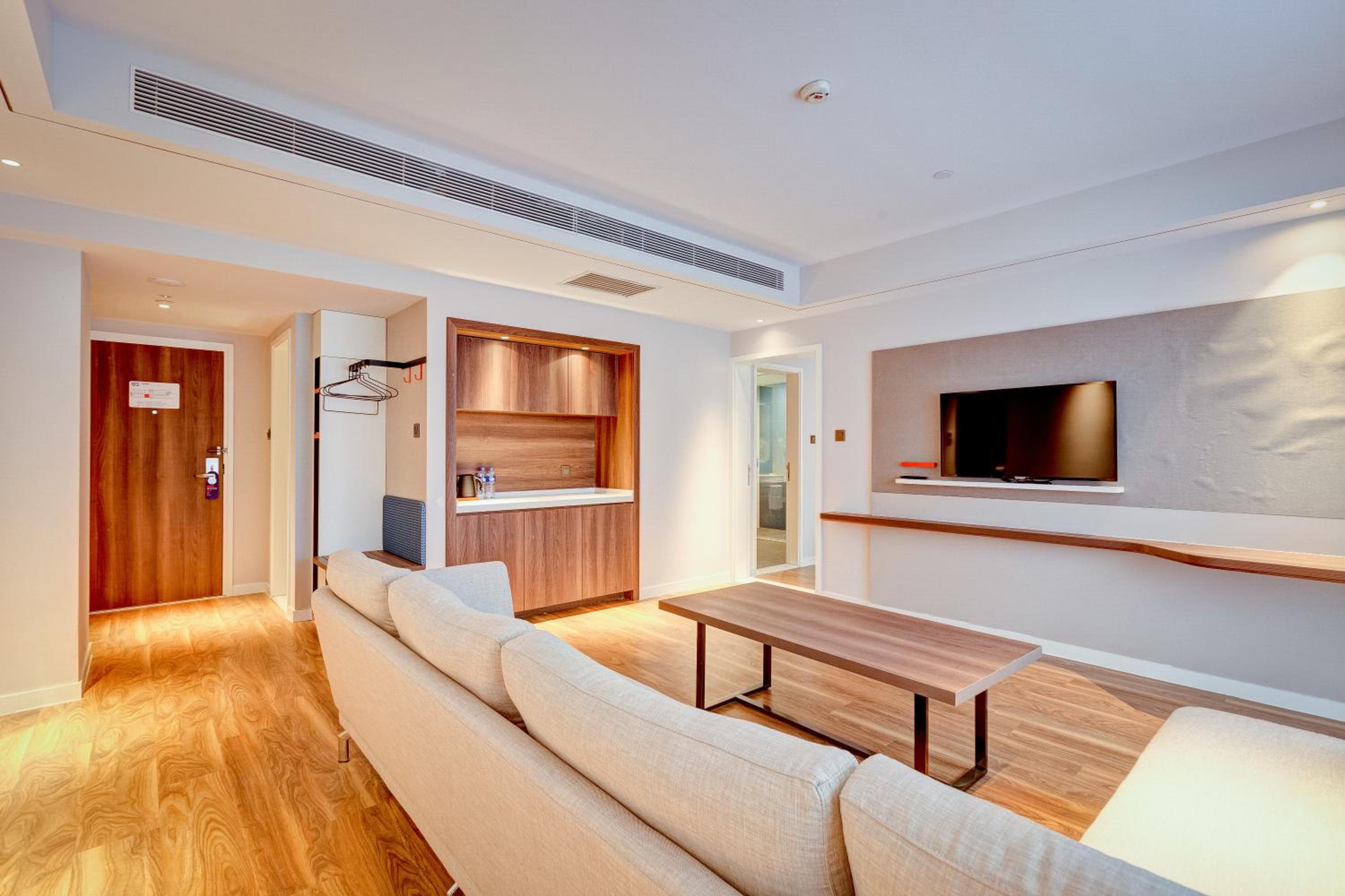 One-Bedroom King Suite